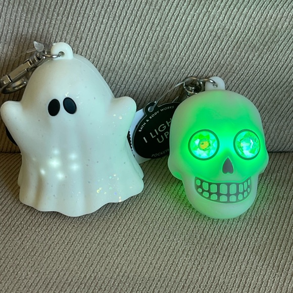 Bath & Body Works Ghost/Skull GITD Light Up Halloween 2024 Pocketbac Holders NWT - Picture 11 of 16